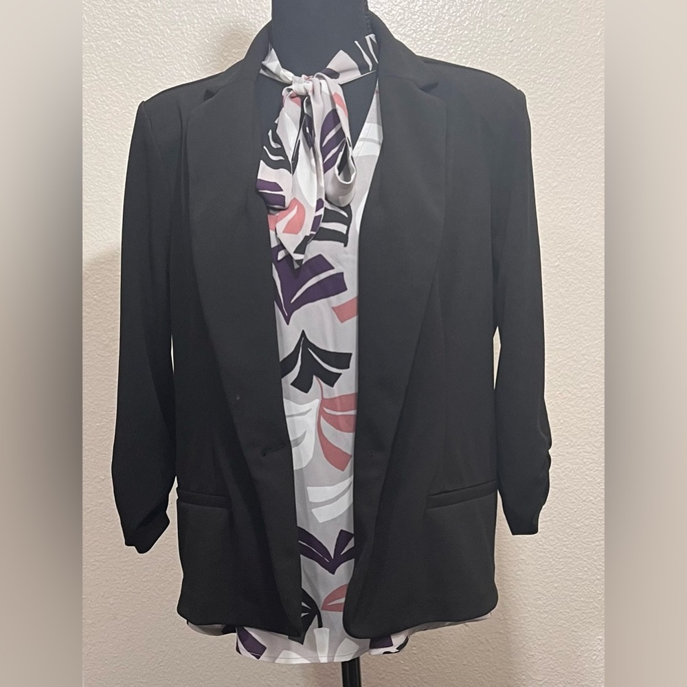Nine West Womens Size M Grey Floral Sleeveless V Neck Tie Detail Blouse Top